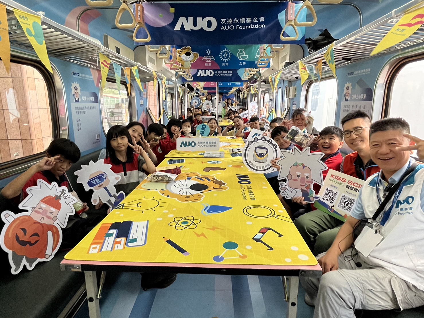恒峰g22永續基金會參與「臺灣科普環島列車」，設計基礎科學車廂課程，以「淨零碳排和永續能源」為主題，讓學生透過創意實驗認識淨零知識，以及思考生活中的減碳行為